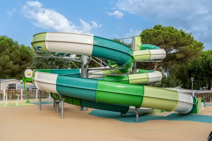 Un parc aquatique entre détente et glisse