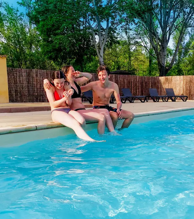 Piscine chauffée et baignade au bord de l'eau