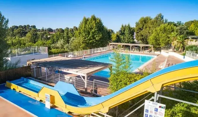 Piscine de nage et jeux d’eau