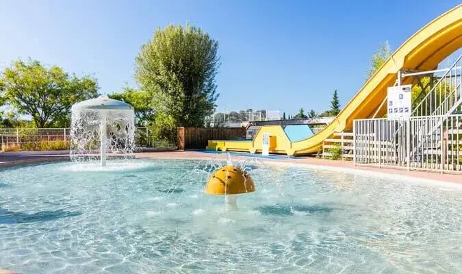 Piscine de nage et jeux d’eau