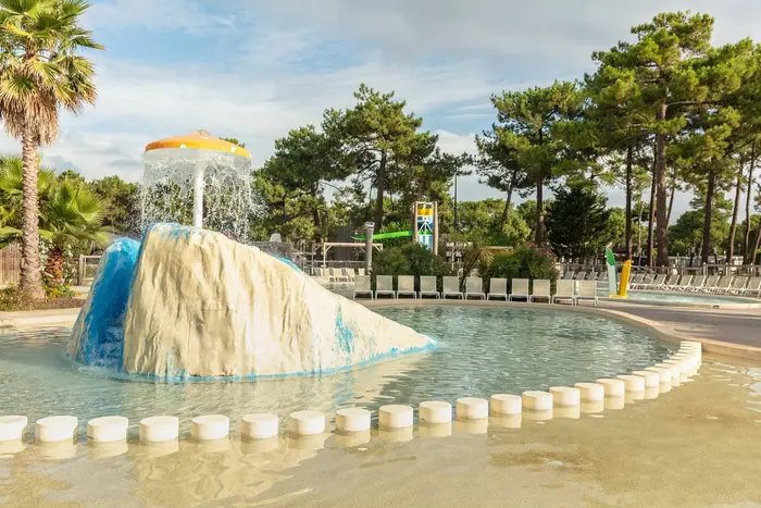 Deux piscines et glisse face à l'océan