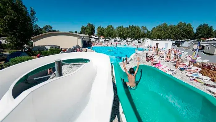 Deux bassins pour varier les baignades