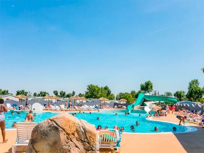 Deux bassins pour varier les baignades