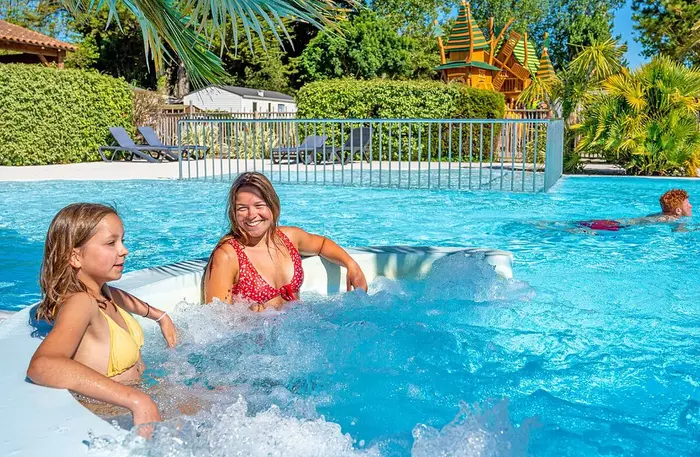 Deux piscines chauffées pour varier les baignades