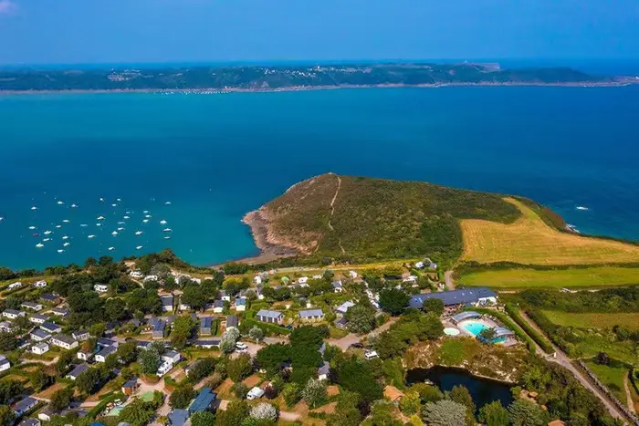 Baignade chauffée entre bassin et mer