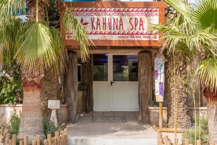Un espace détente avec spa