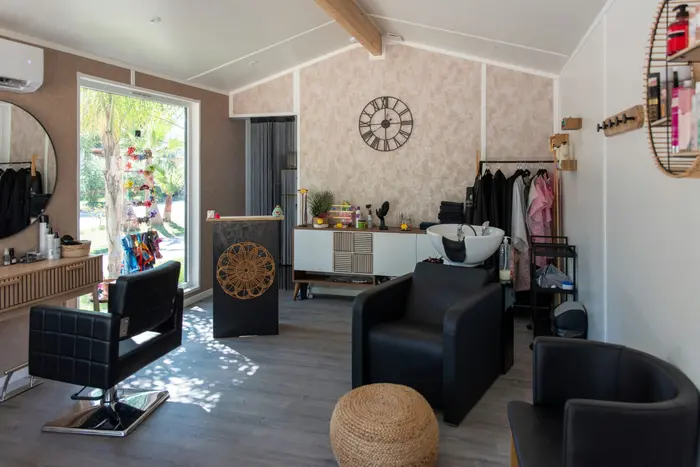 Un espace détente avec hammam