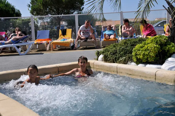 Détente au jacuzzi et aux soins