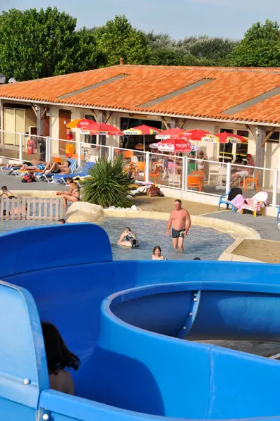 Détente au jacuzzi et aux soins