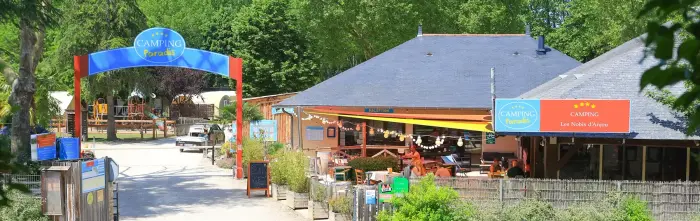 Spa, jacuzzi et détente au bord du bassin