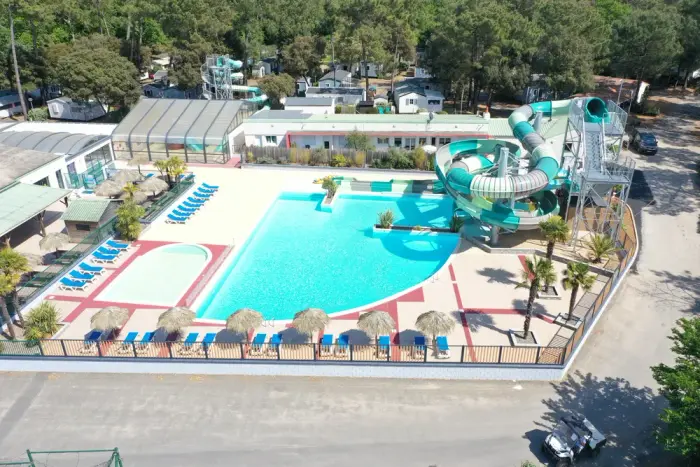 Détente aquatique et bain à remous