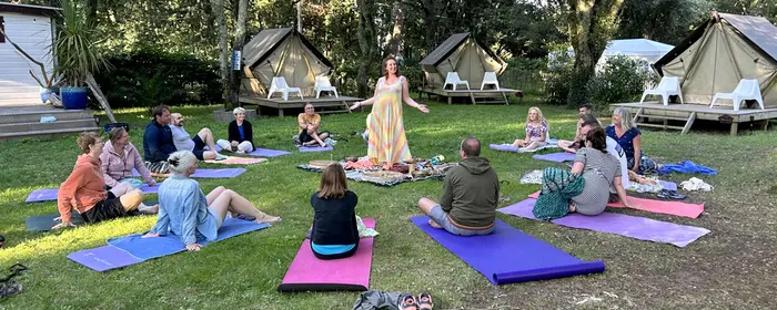 Détente douce entre yoga et solarium