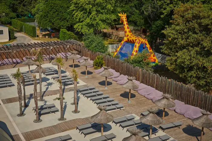 Un espace détente avec hammam et jacuzzi