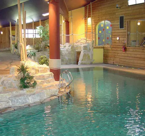 Un espace détente avec spa et hammam