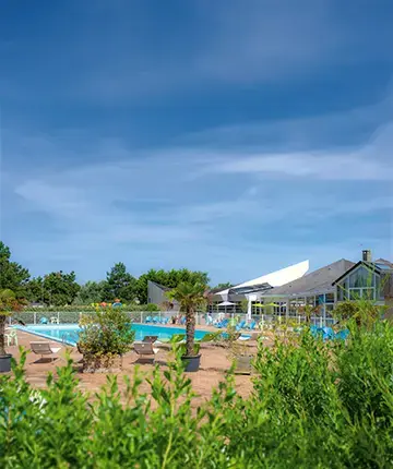 Un espace détente avec spa et hammam