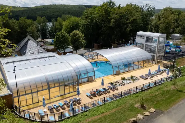 Un espace détente avec hammam et jacuzzi
