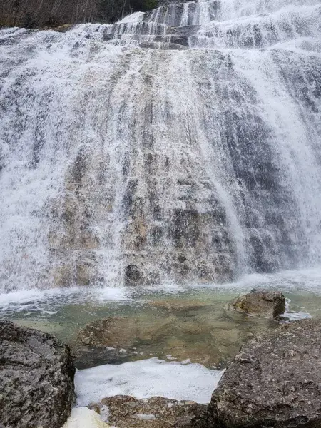 Rivière, lacs et baignades naturelles alentour