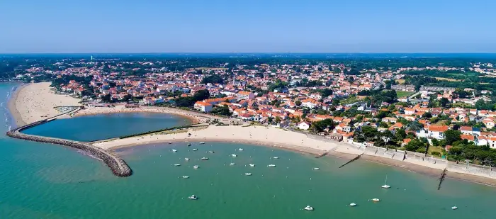 Plage et plan d'eau tout proches
