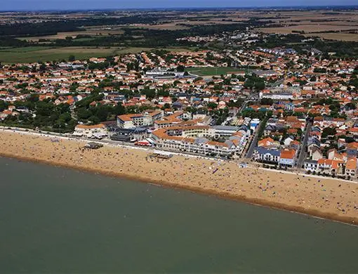 La plage toute proche du camping
