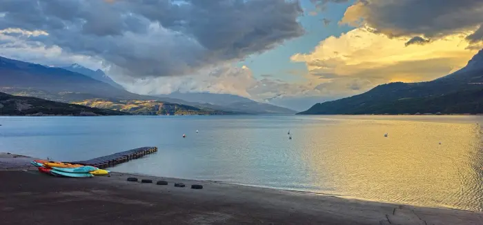 Lac, plages et eaux vives alentour