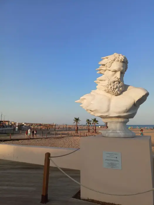 Plages et loisirs nautiques aux alentours