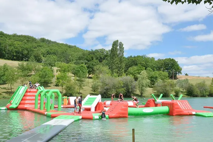 Baignade et loisirs nautiques aux alentours