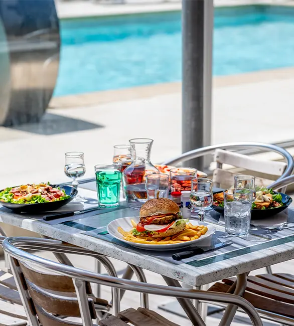 Des repas et courses sur place