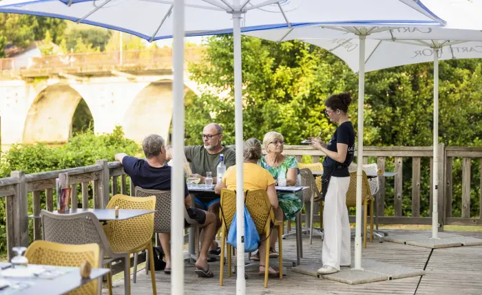 Snack-bar et terrasse sur l’Isle