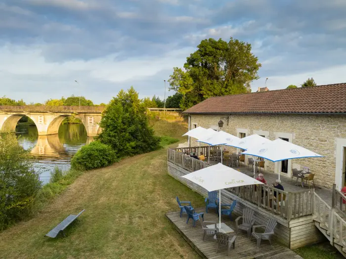 Snack-bar et terrasse sur l’Isle
