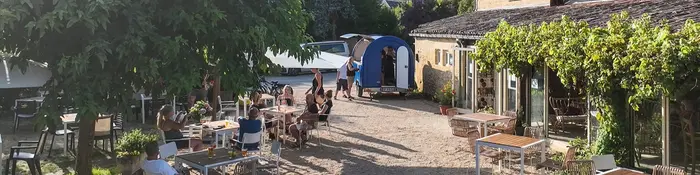 Snack, bar et épicerie sur place