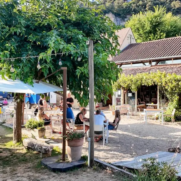 Snack, bar et épicerie sur place