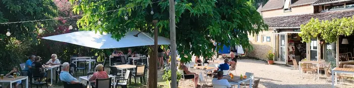 Snack, bar et épicerie sur place