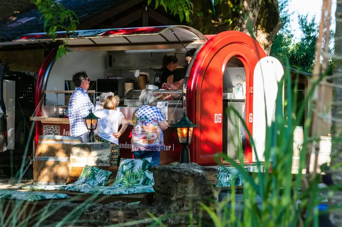 Bar, snack et repas sur terrasse