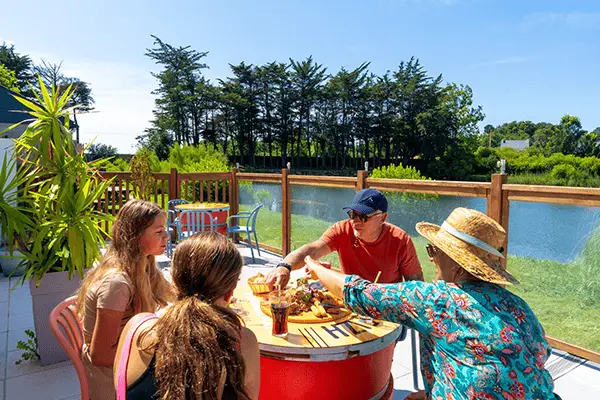 Des repas sur place et commerces utiles