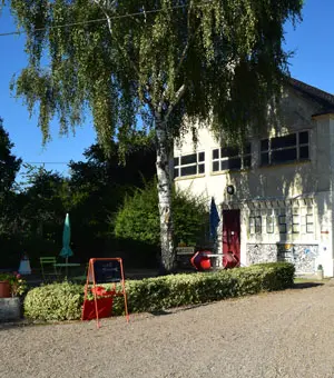 Bar et table sur le camping