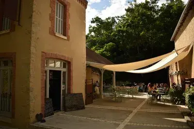 Restaurant et bar au cœur du village