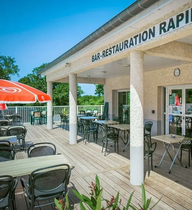 Une table conviviale au cœur du domaine