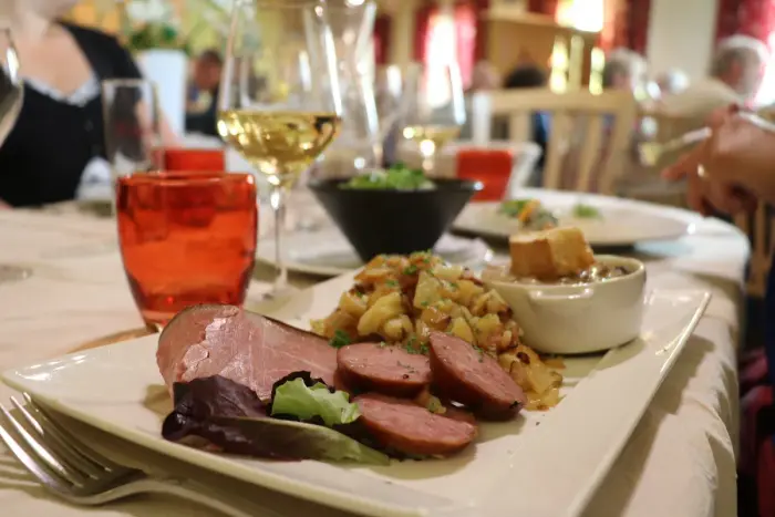 Repas sur place et courses faciles