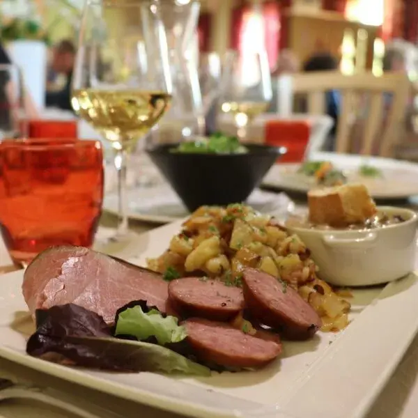 Repas sur place et courses faciles