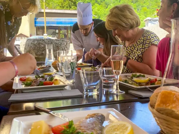 Repas sur place et courses faciles