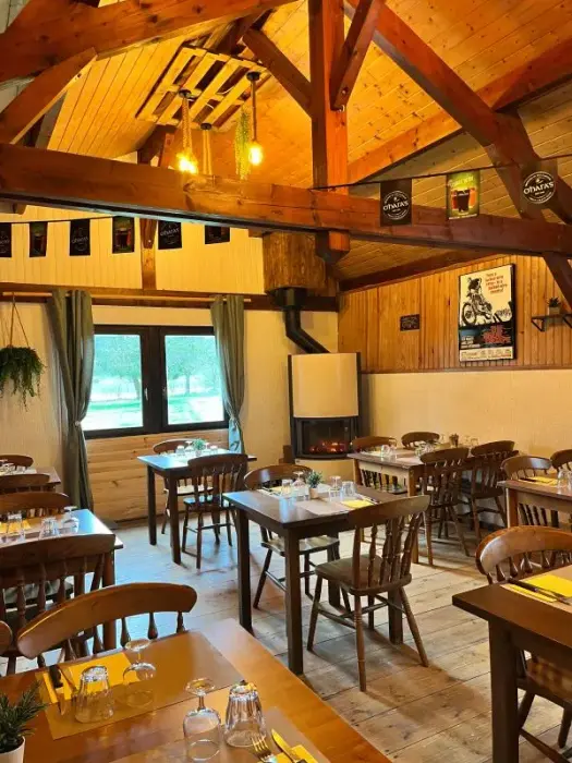 Restaurant et bar pour les temps calmes