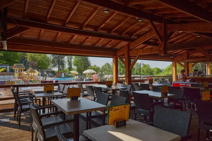 Restaurant, bar et repas sur place