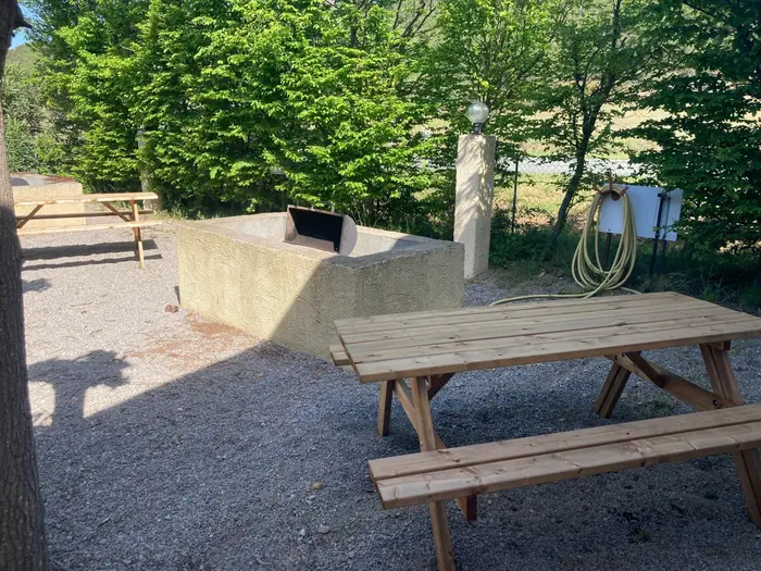 Bar, snack et épicerie sur place