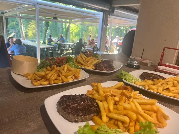 Restaurant ombragé et services gourmands