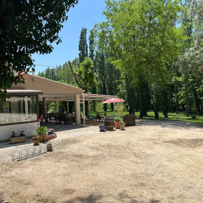 Restaurant ombragé et services gourmands