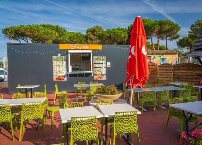 Bar, snack et épicerie sur place