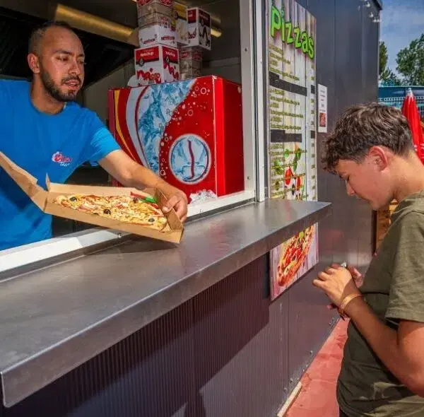 Bar, snack et épicerie sur place