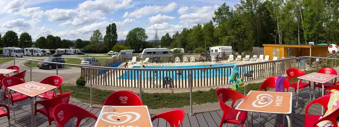 Snack, bar et courses sur place