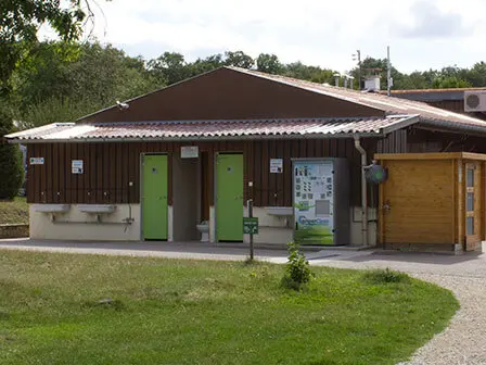 Snack, bar et courses sur place