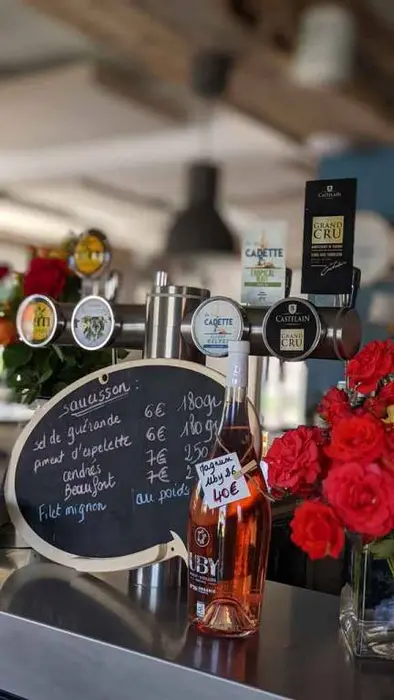 Bar, snack et courses sur place